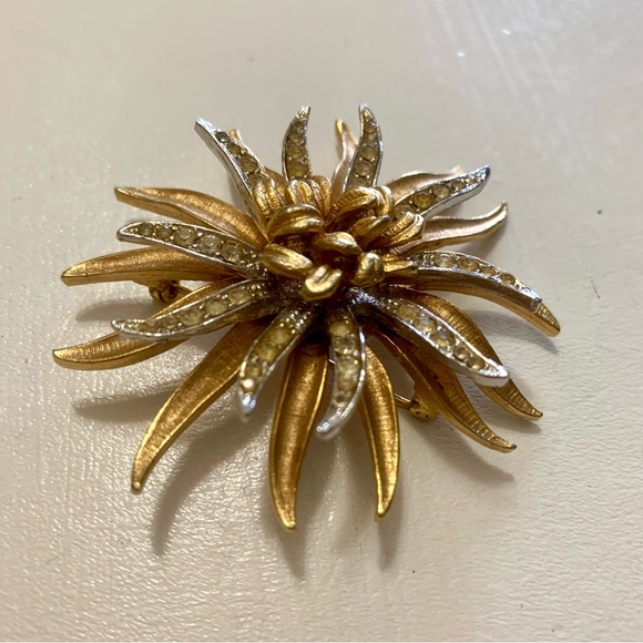 VTG CHRYSANTHEMUM CORO SIGNED BROOCH SILVER & GOLD TONE - Picture 2 of 5